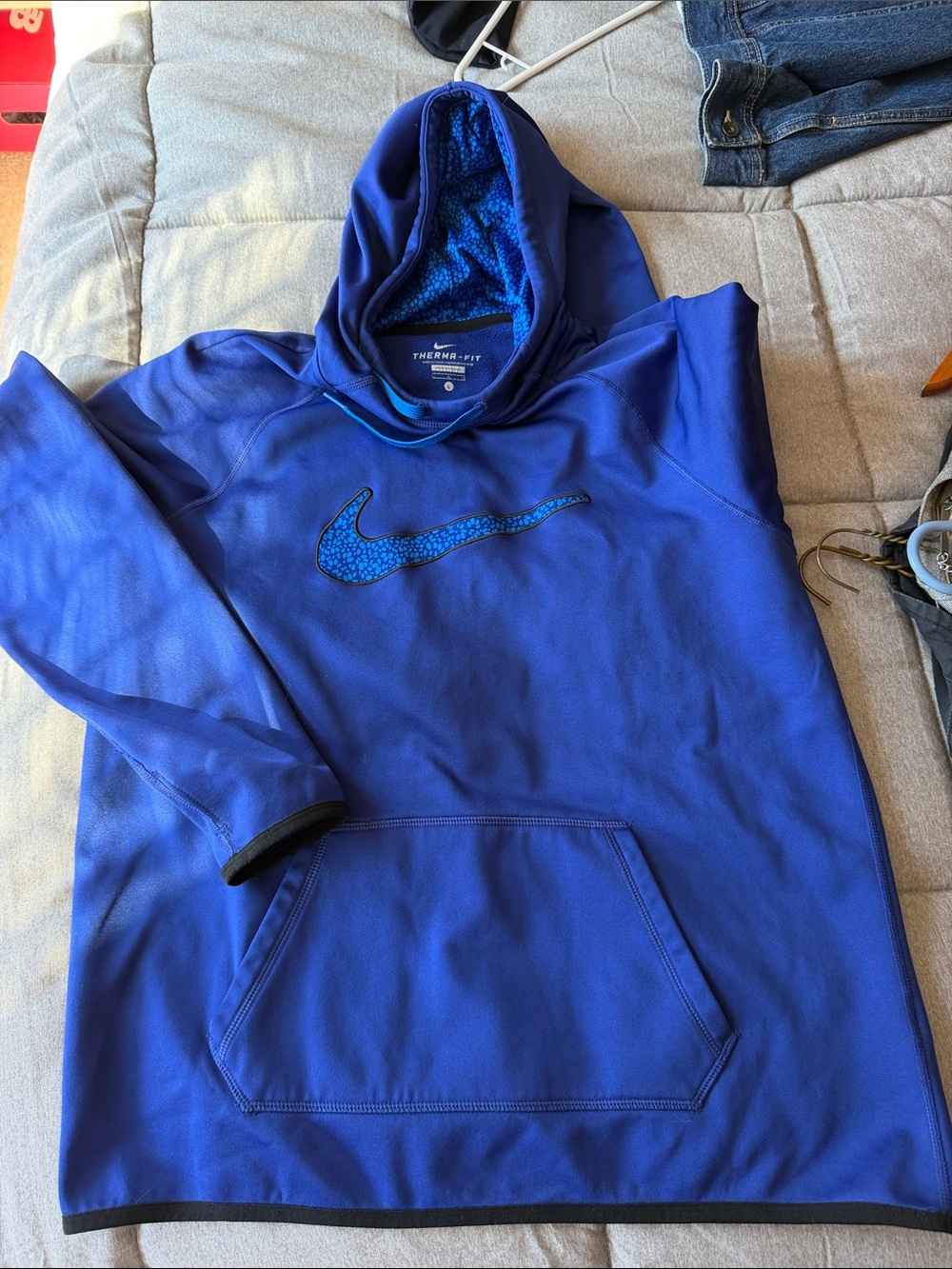 Nike WoMen’s Royal Blue Therma-Fit pull on Hoodie